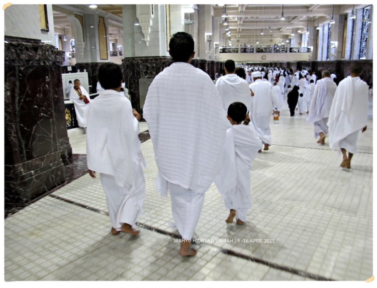 Hajj pilgrims wearing the white cloths in the state of ihram.